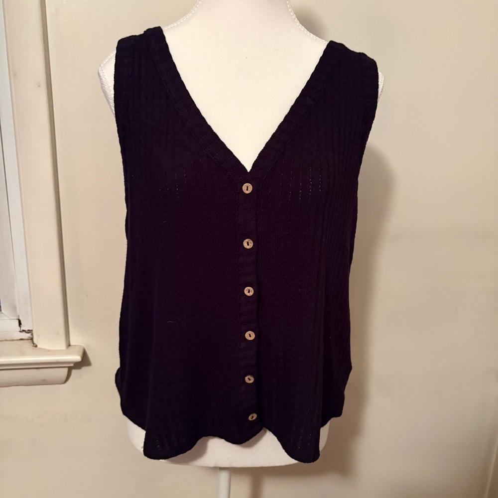 Gilli Black Button-Front V-Neck Ribbed Tank